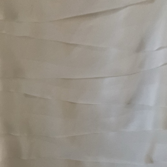 White sleeveless top. - Picture 3 of 3